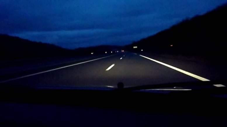 Route de nuit - Ah, le bon temps où l'on accessoirisait sa voiture !