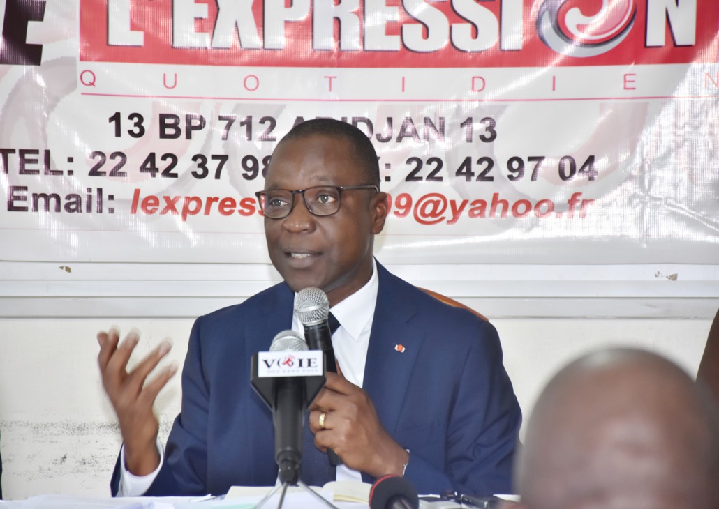 Le ministre des Transports Amadou Koné face à la presse dans le cadre de la tribune d’échange du quotidien l’Expression