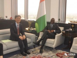 Le Ministre des Transports Amadou KONE a reçu en audience, ce mercredi 12 juin 2019 à son cabinet sis au 21e étage de l'immeuble Postel 2001 au Plateau, le nouvel Ambassadeur de la république populaire de Chine. Le diplomate chinois est venu faire ses civilités et se présenter au Ministre ivoirien des Transports