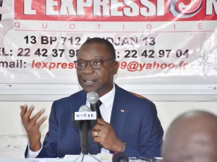 Le ministre des Transports Amadou Koné face à la presse dans le cadre de la tribune d’échange du quotidien l’Expression