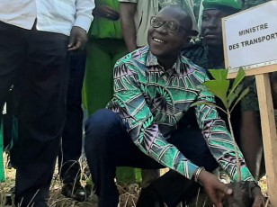 Opération "Un jour, un million d'arbres"/ Amadou KONE plante son arbre à Bouaké